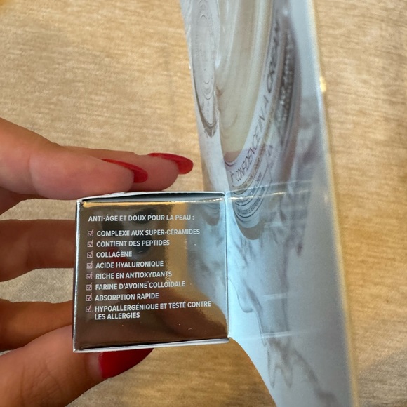 It confidence in a cream sample new never opened - Picture 4 of 5